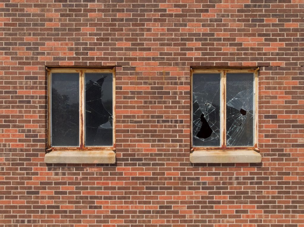 Vitrterie pour fenêtre cassée